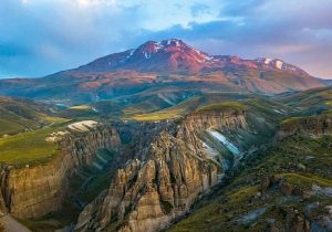 سفر به «جهنمدره»؛ جایی که صخرهها آسمان را میبلعند